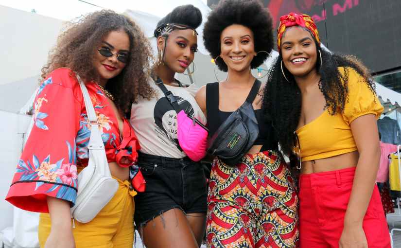 Public du Festival Afropunk 2019 – Jour 1 : « Elles ont accepté de poser pour « FemmeS du Monde magazine »  » – Album photos