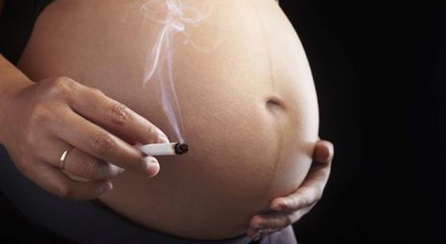 France : Payer les femmes enceintes pour arrêter de fumer?